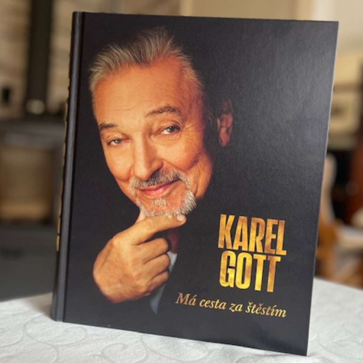 Kniha Karla Gotta - Cesta za štestím. (Foto: Rádio SiTy)